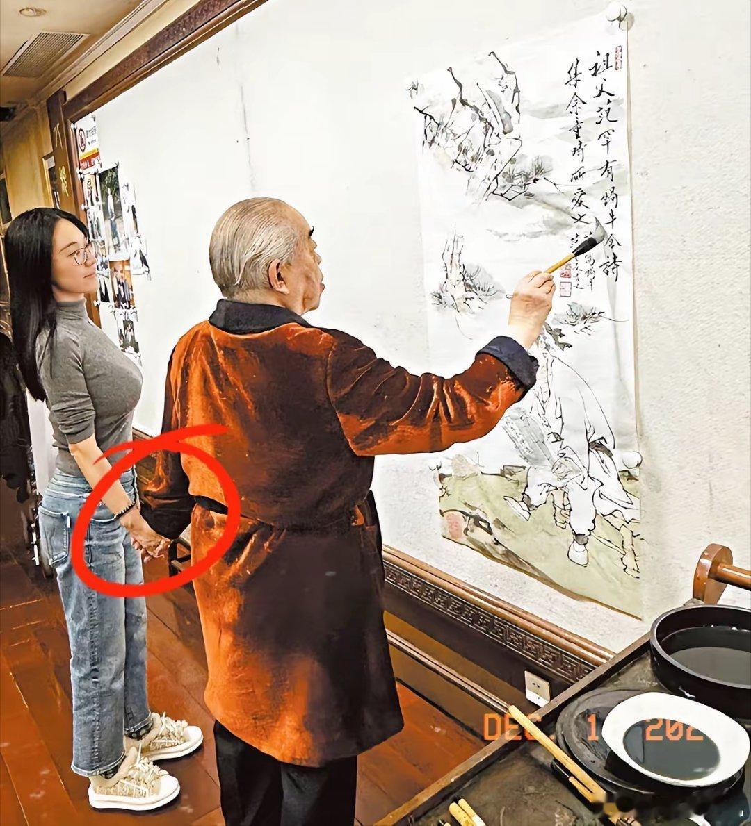 别只盯着徐萌手里那35亿这碗饭一般人真的咽不下去。堂堂武大高材生，能沉下心给范曾