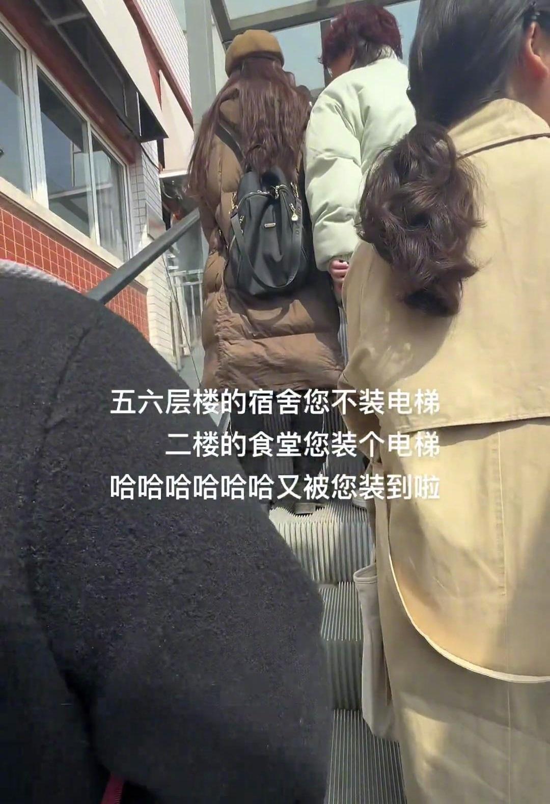 学校有点钱真是花到刀背上了