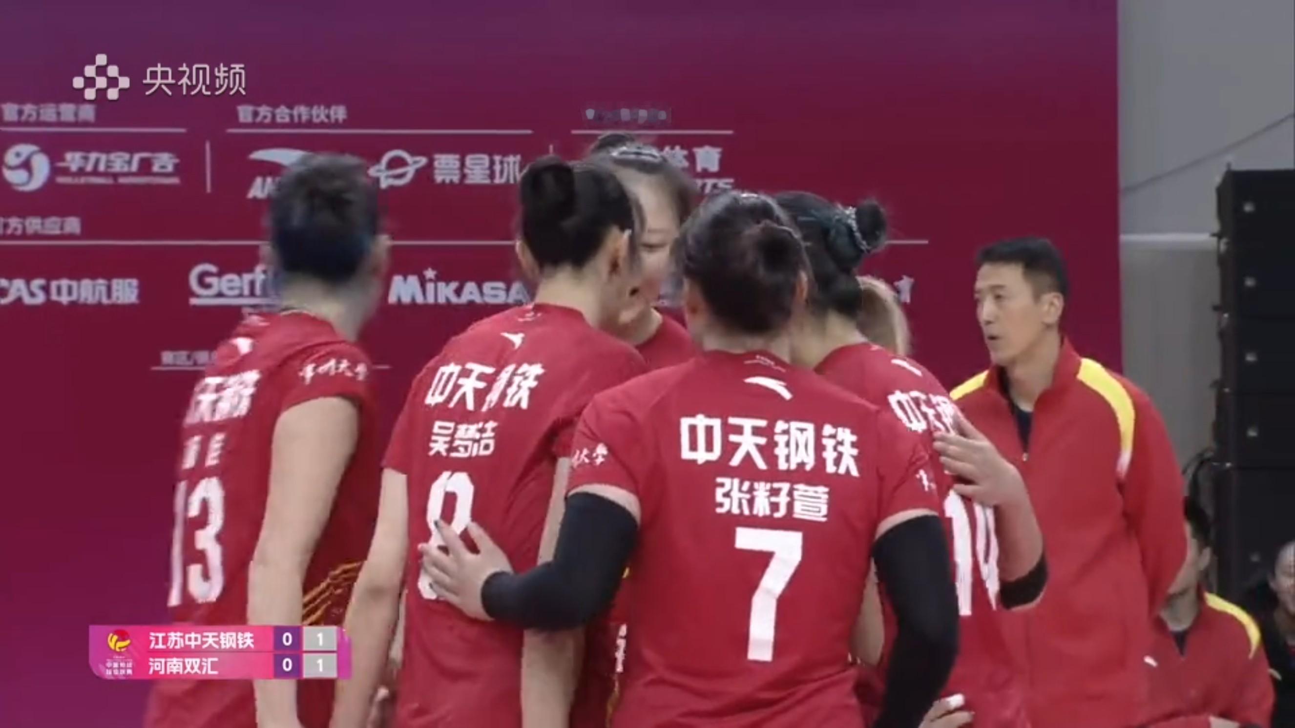 中国女排后援会新赛季排超，江苏女排迎来了首场主场比赛，也是新阵容的首秀。昨天