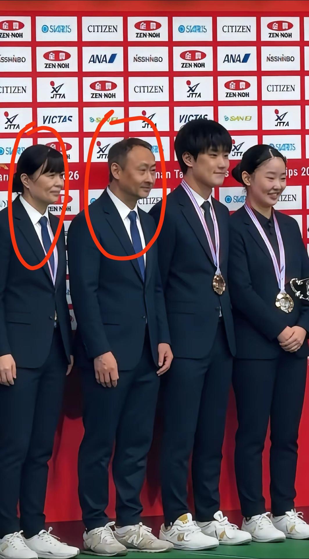 突然发现了张本宇夫妻有一点不同常人，他们的脖子这是怎么了？张本智和和张本美和