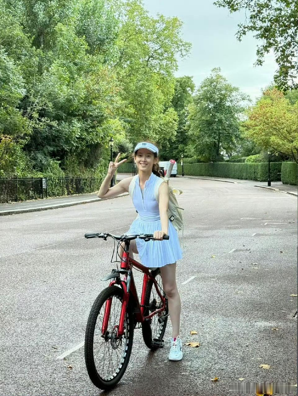 章泽天好白啊还是那么漂亮，可能气血再补一补状态更佳​​​