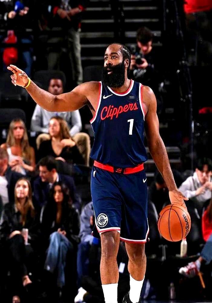 全明星首发没伦纳德，一点不冤。球迷投票第20，才8万票，出勤少、话题低，票仓自然