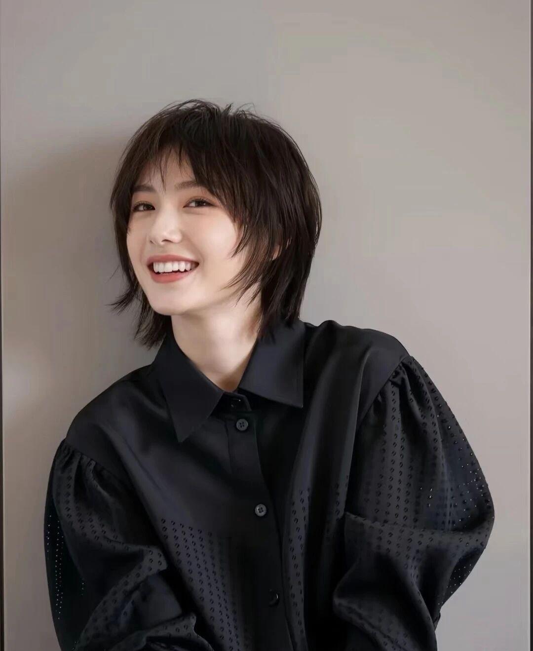 发型推荐》短发美女，中短发造型，你喜欢哪一款发型？美少女美景分享发型对短发姑