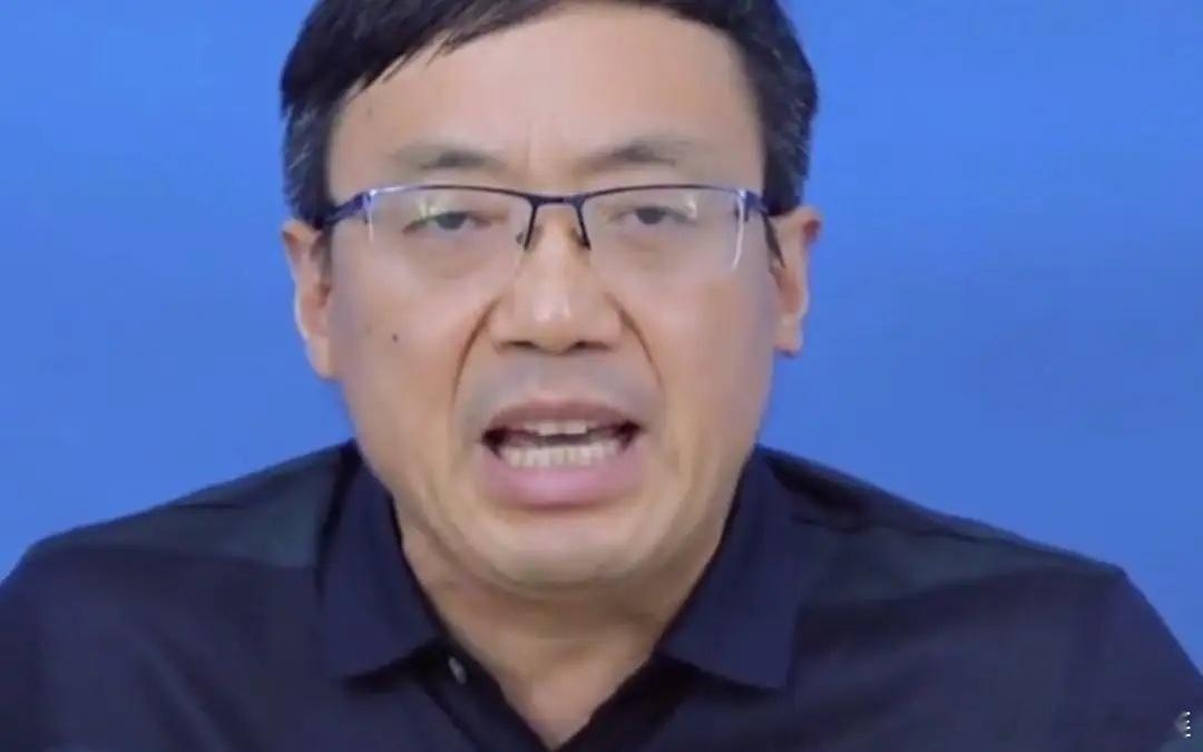汤家凤8月14日发文，对涉嫌亵渎先烈和英雄的个别美术从业者表达愤怒，并直言“文化