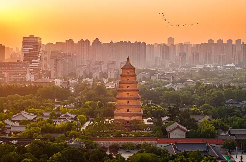 西安今年供暖这事,真把大伙憋一肚子火!本来天就冷得比往年早,外地好多地方都提