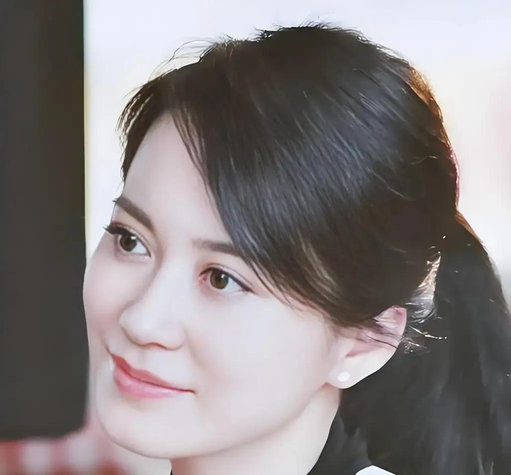 “男的不缺性，女的不缺钱”，一句话就把现在人不结婚的原因捅破了这话听着难受，