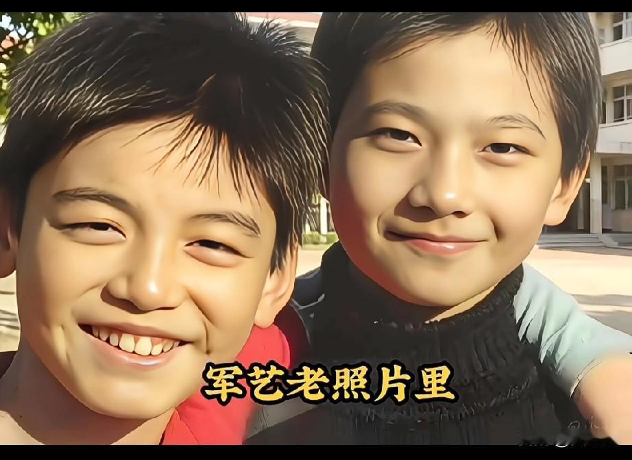 军艺老照片里被师兄轻搂的小师弟日后成了荧幕实力派身旁笑容爽朗的师兄更是成