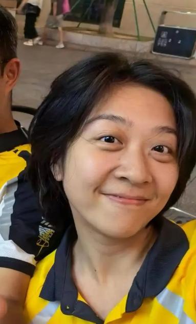 31岁医学女博士刘子涵，7个月前还是一家三甲医院精神科医生。如今，她脱下白大褂，