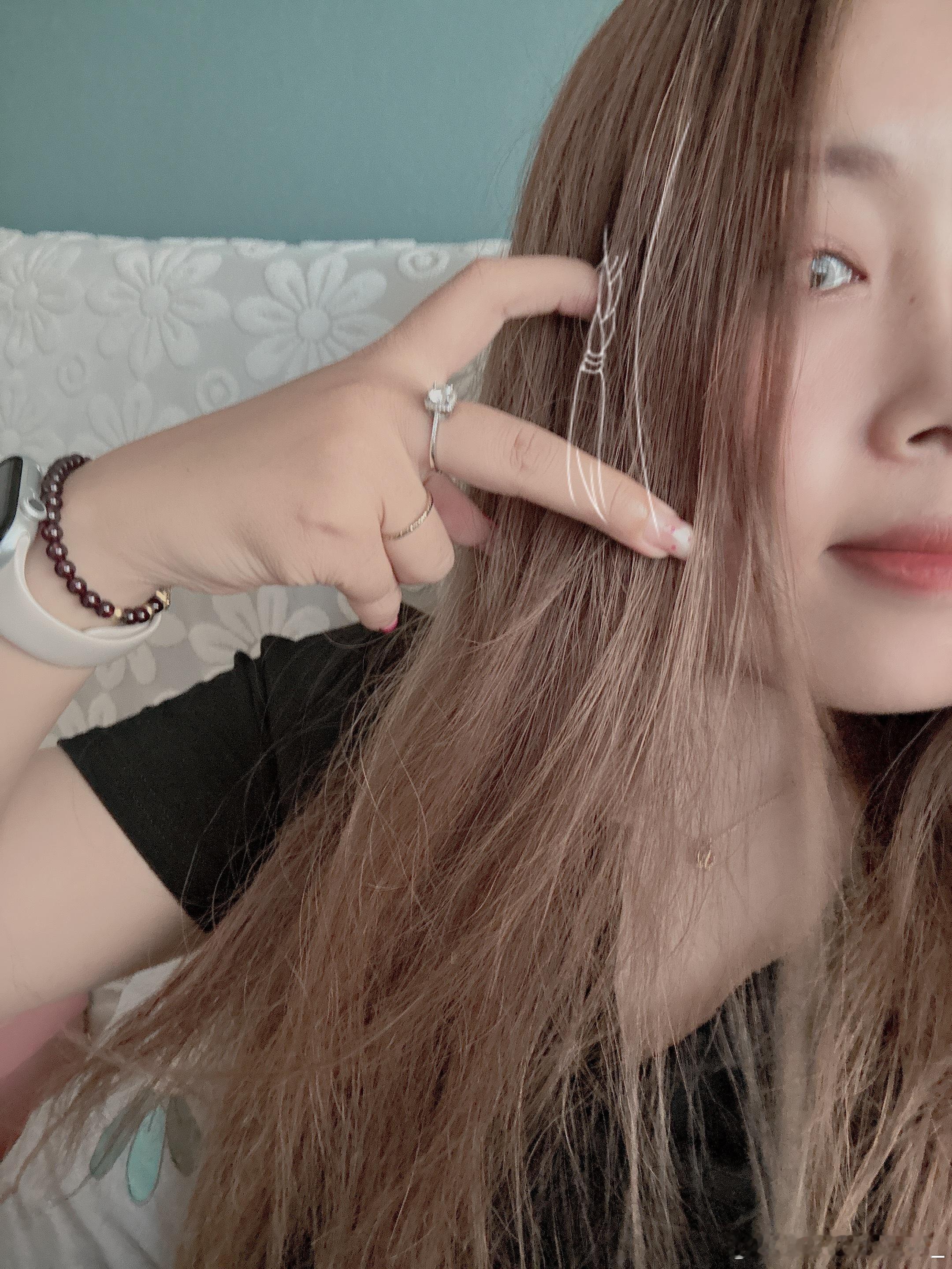 早上停电了。然后中午回来一看来电了。飞哥说：“你这个大骗子。”我说：“我骗你啥了
