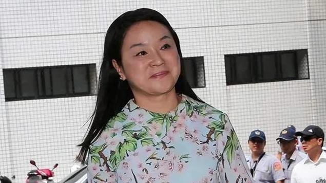 台岛第一“变色龙”周玉蔻哪来的勇气来嘲笑“三姓家奴”吕布。昨天在台北市蓝委罗智