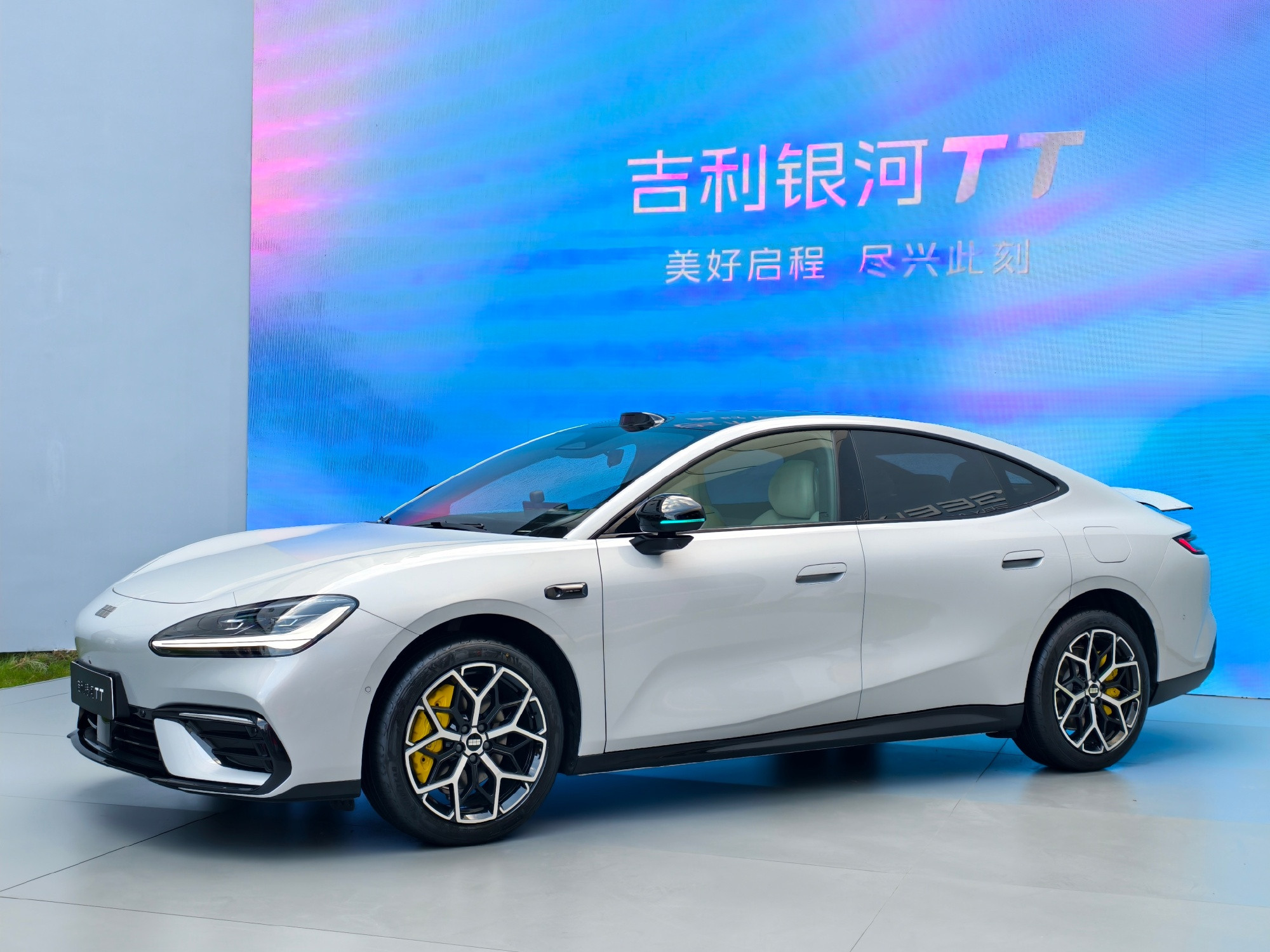 吉利银河全球首款16合1的电驱，这套系统在无锡星驱科技下线，首发在最新...