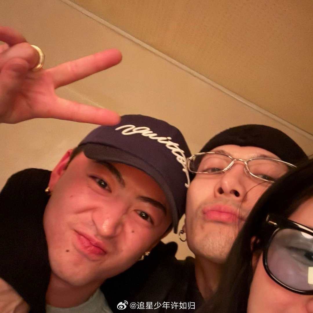 王嘉尔的跟拍我梦里的工作一想到有人能近距离记录Jackson的每个精彩瞬间，我