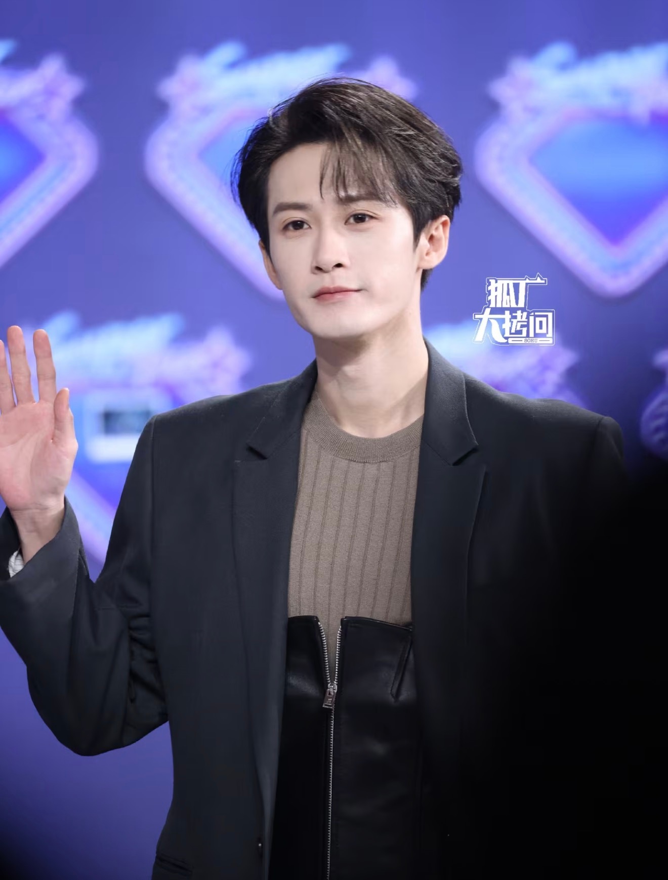 檀健次巅峰之夜生图檀老师来了，场子就立住了，不论是颜值状态还是带来的热度人气，双