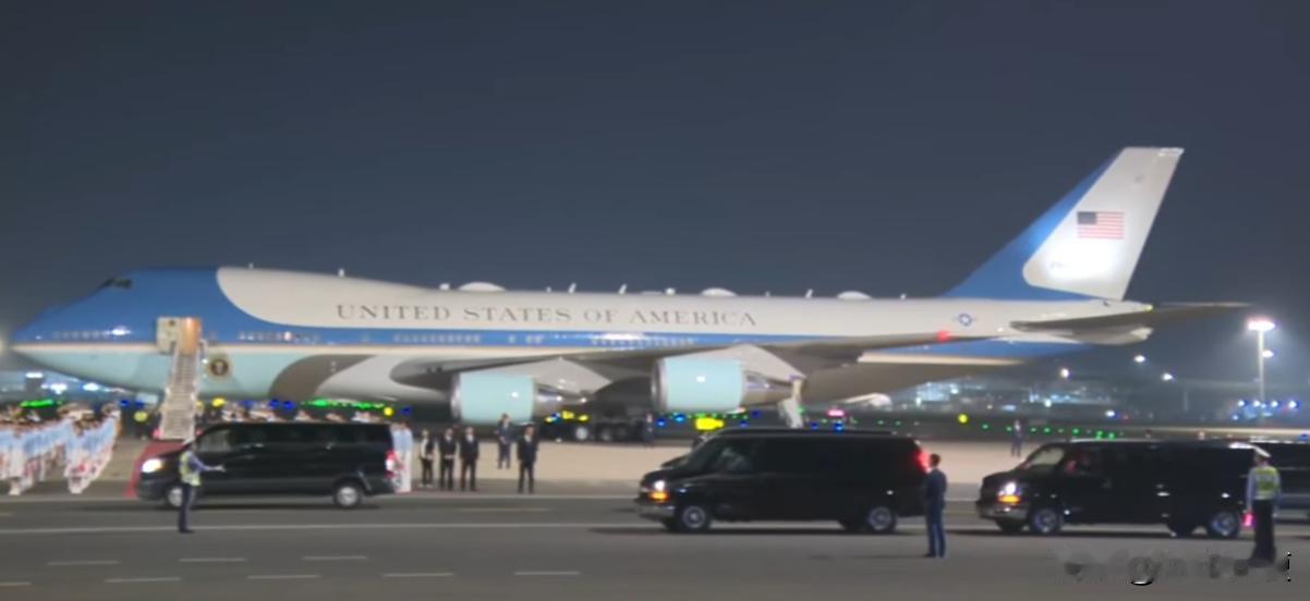 这就是空军一号？感觉这次美国总统特朗普坐的飞机从外观看起来很旧了啊，特意去查了下