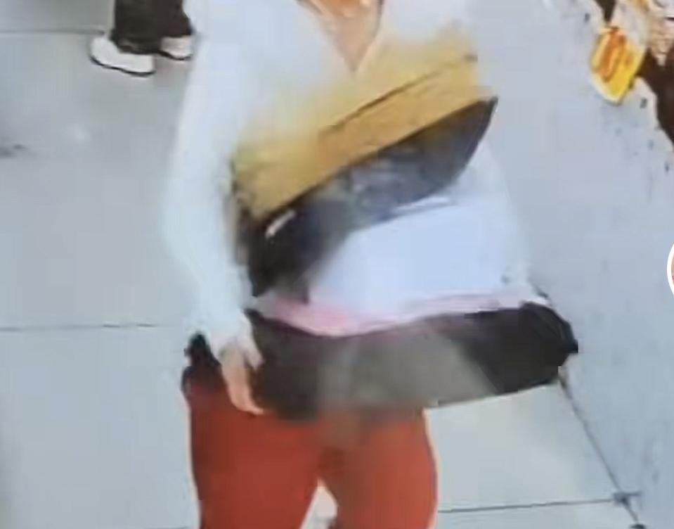 山东烟台一女子刘女士，利用平台的漏洞对商品进行仅退款，等到商家发现的时候，这位女