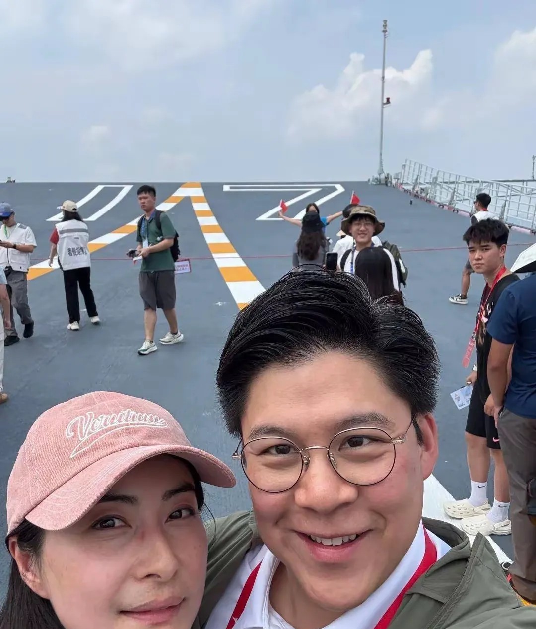 大家发现了吗？郭晶晶的婆家人都对她很客气，不是因为她会说话，也不是因为她是奥
