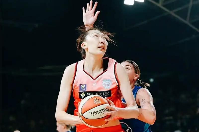 我们都错怪她了！韩旭在澳洲联赛正负值+35大杀四方，为什么在国内赛场就“蔫”