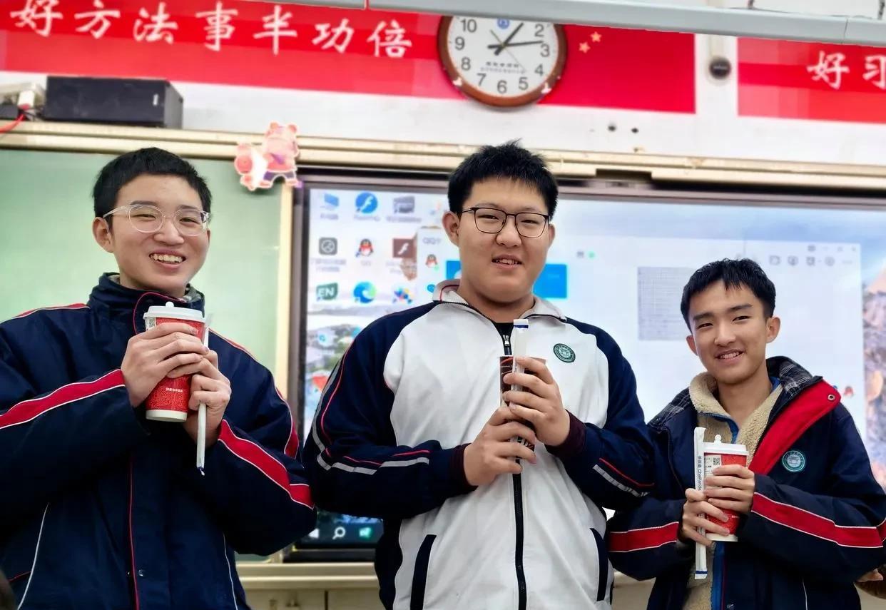 高考成绩出来了第一位“神童”现身：湖北高二学生数学150分，总分608分。25
