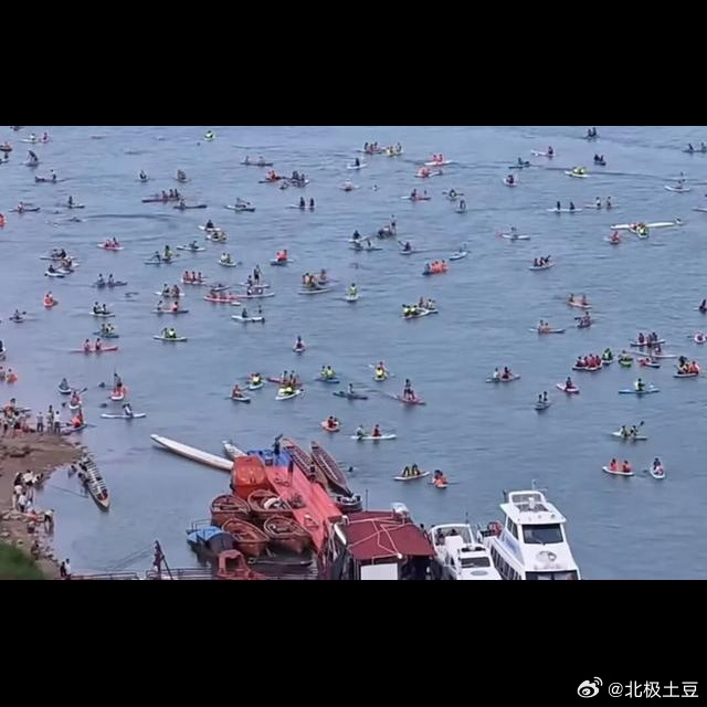 😔东莞松山湖这起悲剧，实在让人难受。7月25日下午1点40分左右，王先生带着