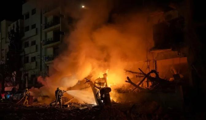 美国再也瞒不住！航母补给基地被炸，价值11亿美元战略雷达被毁，特朗普彻底失算，美