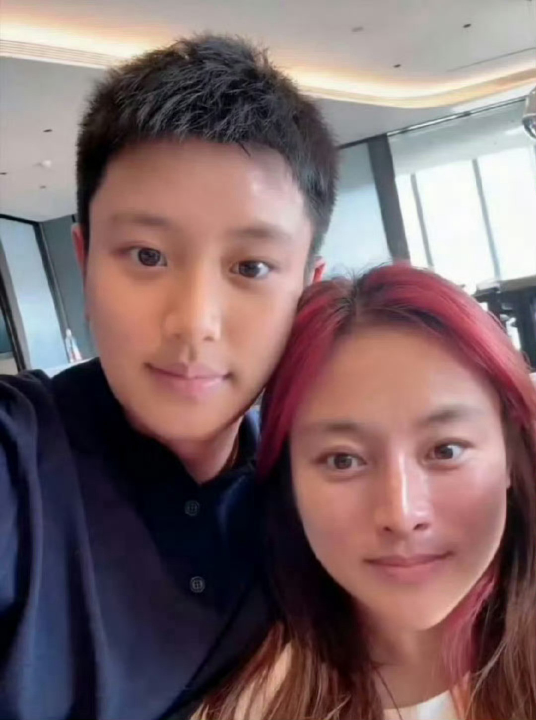 贾乃亮和甜馨用特效换脸～就，就有啥区别吗？！[捂脸哭]​​​