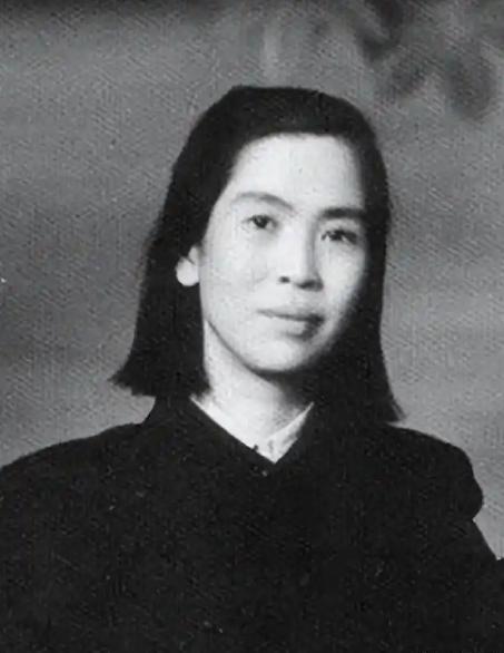 1979年，李敏帮母亲贺子珍申请北京住房被批评，她的公公孔从洲当场发火，说你们没