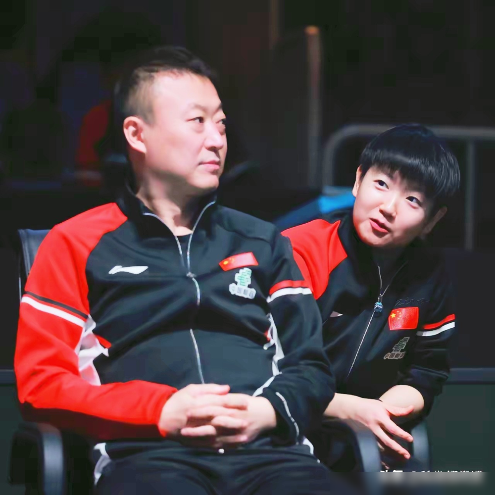 笑不活了！莎莎这小机灵鬼是把总教练竞聘玩成国乒版脱口秀了是吧？马琳...