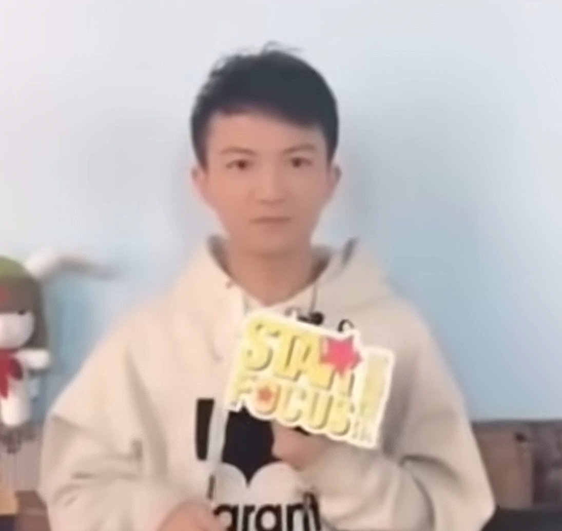 你们懂点开短视频app突然就蹦出来一个这么萌的小深深有多可爱吗​​​