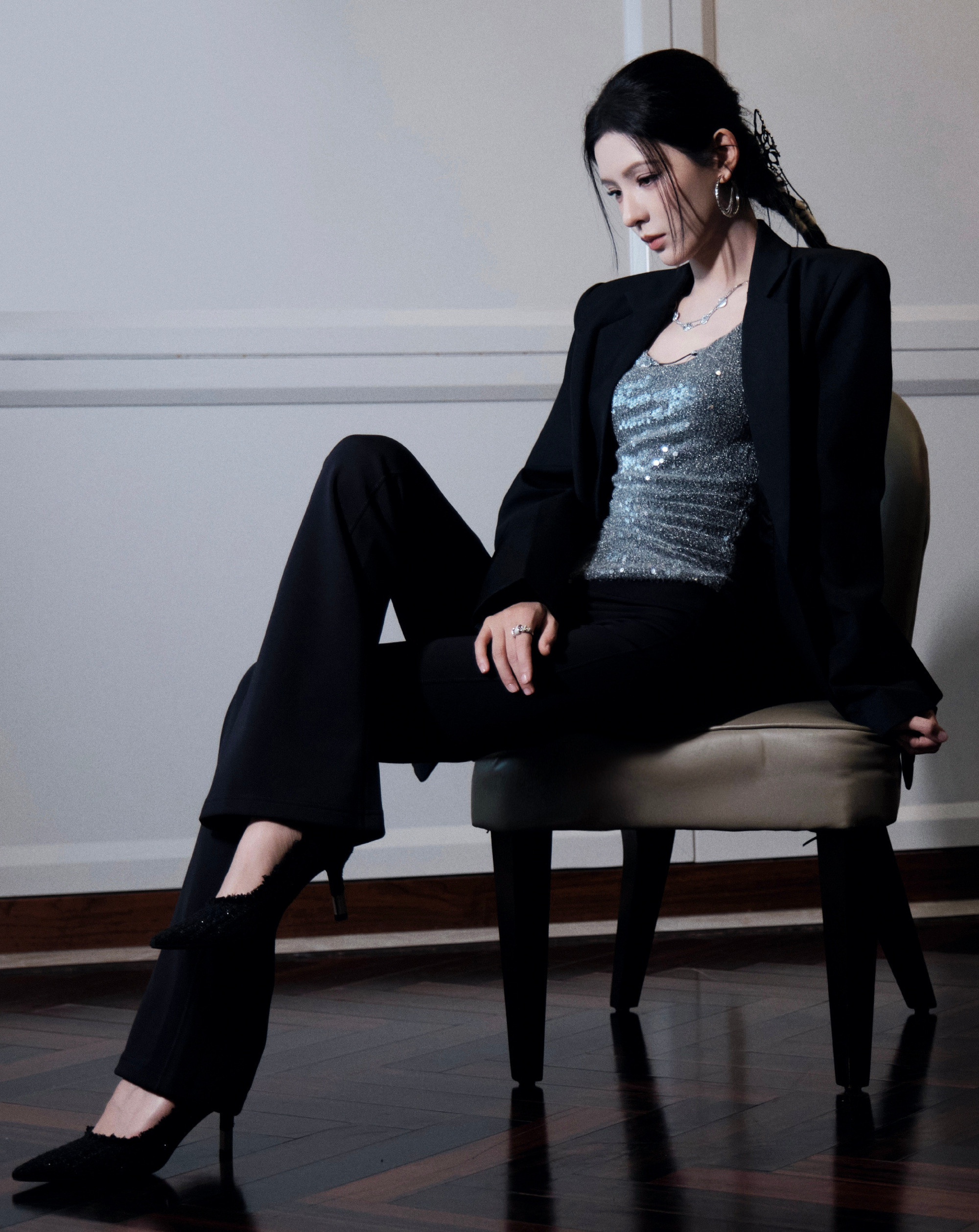 张予曦，暗黑穿搭，古色韵味。张予曦