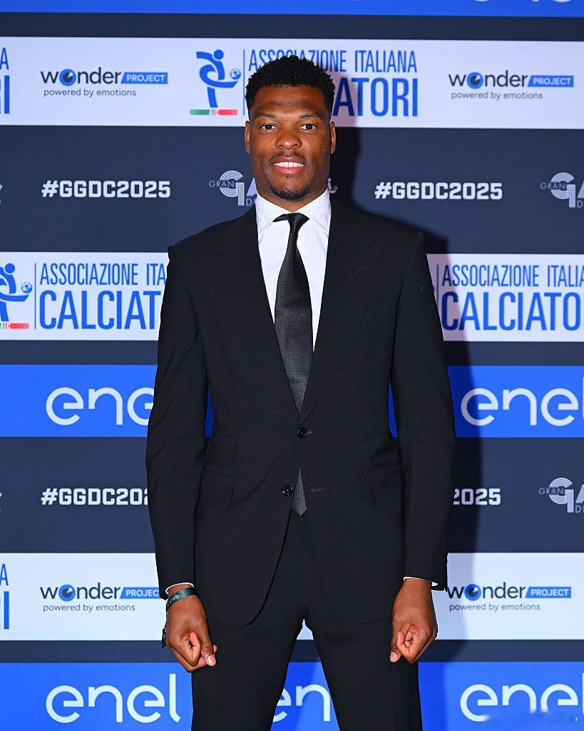 马里：邓弗里斯的违约金条款将于2026年夏季生效转会费2500W该条款将在