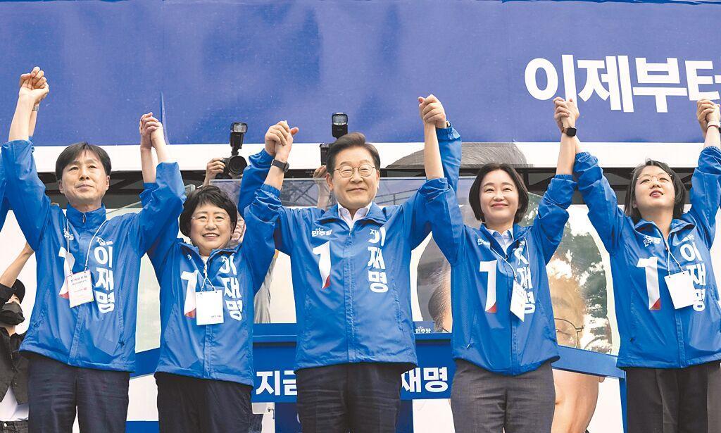 韩国第21届总统大选3日正式登场，这场选战不仅是韩国政权轮替的关键时刻，也将改写