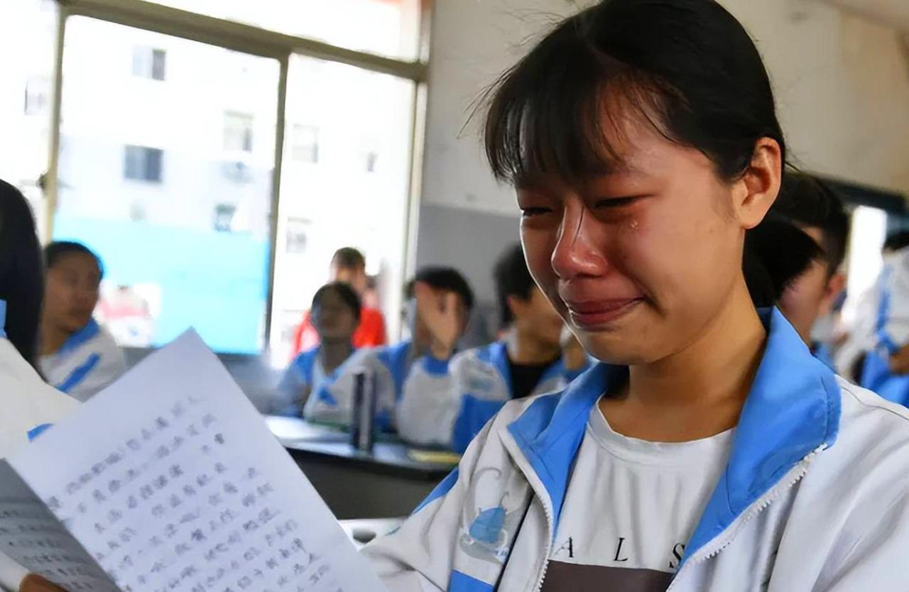 太难了！一学生篡改了同班同学高考志愿，导致原填报志愿无效！事情是这样的。新疆某