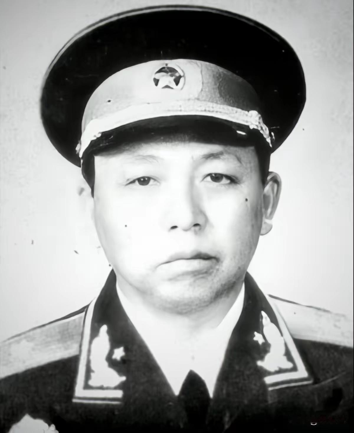 1955年。詹才芳副司令员一位老部下只评了个大校，就找到了詹才芳副司令员诉苦，希