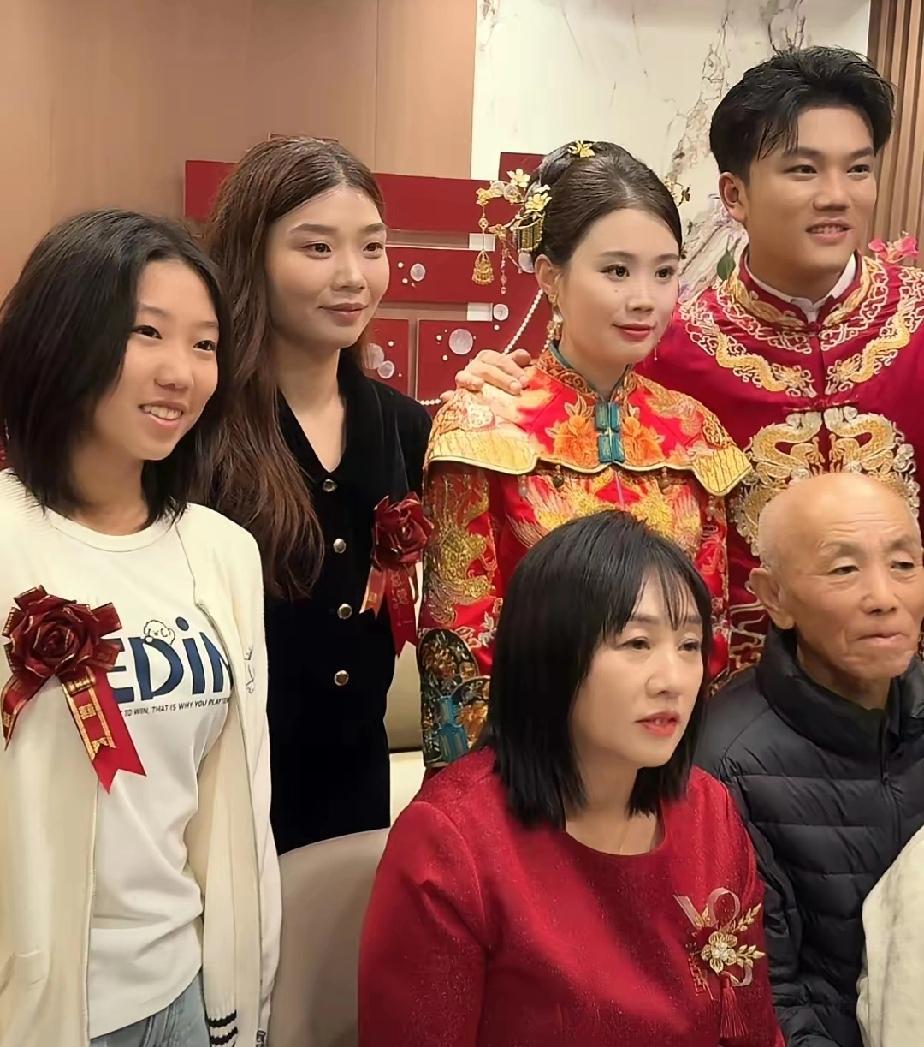解清帅结婚了！这个被称作命最好的寻亲人于10月12日与女友王正正结婚了！