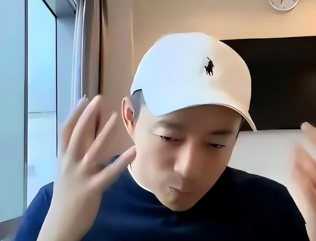 汪小菲口不择言说麻六记没有他妈妈一点股份，是汪家的。 这句话深深地刺痛了他的