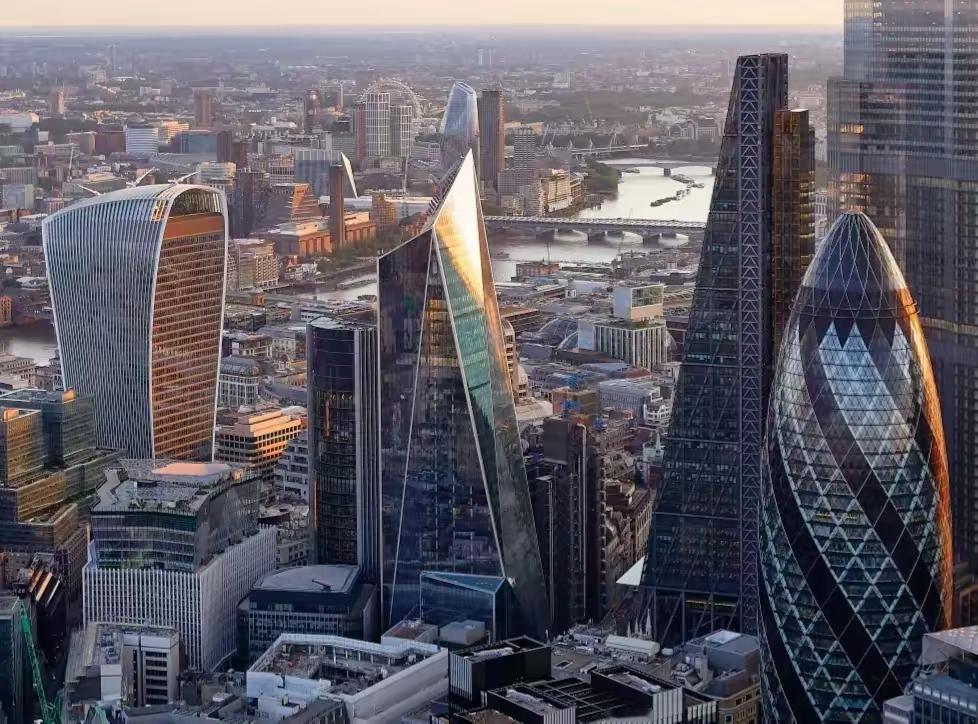 俄:阿英和你打听点事情啊英:啥事啊俄:你们大英还有粤语主修课吗英:啥