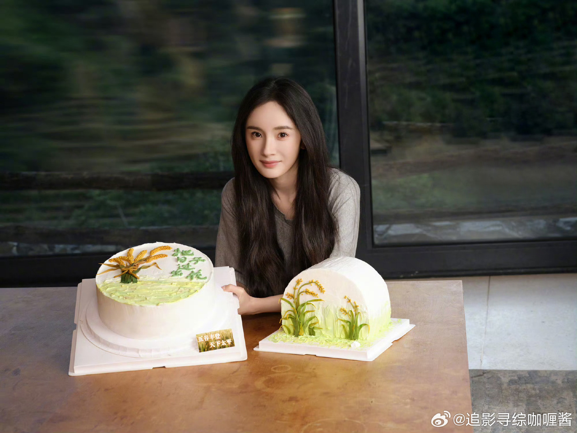 杨幂过生日🎂收到的花花💐都可以开一个花店了​​​