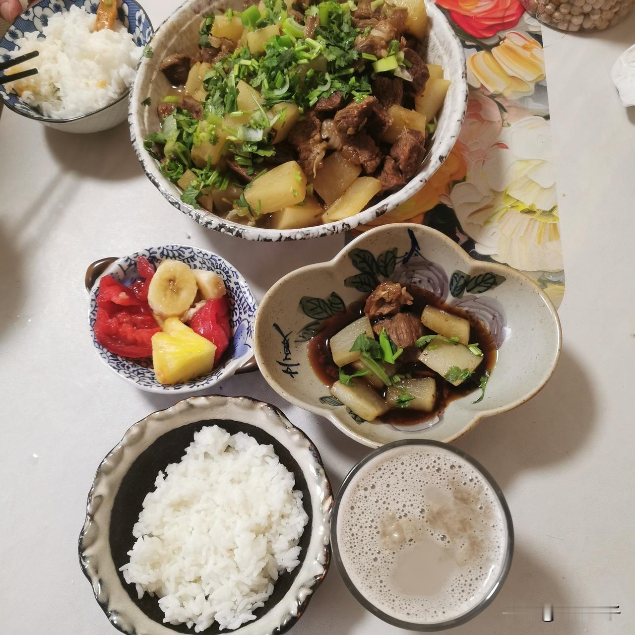 今日晚餐就一个主菜！早上上班前，把调好味道的牛肉放在高压锅里，仅20分钟