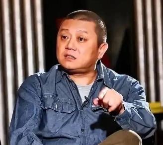 突然发现解放台湾省的建议，王朔此前的思路太妙了！他曾说，收复台湾不需要打仗，先宣