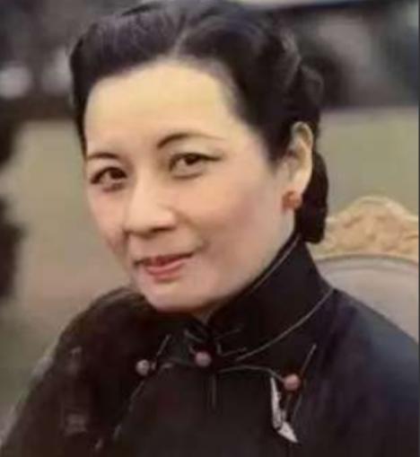 宋美龄长得美艳动人，为啥老蒋却和她分床30年？原因是她有四大怪癖，每一个都让老蒋