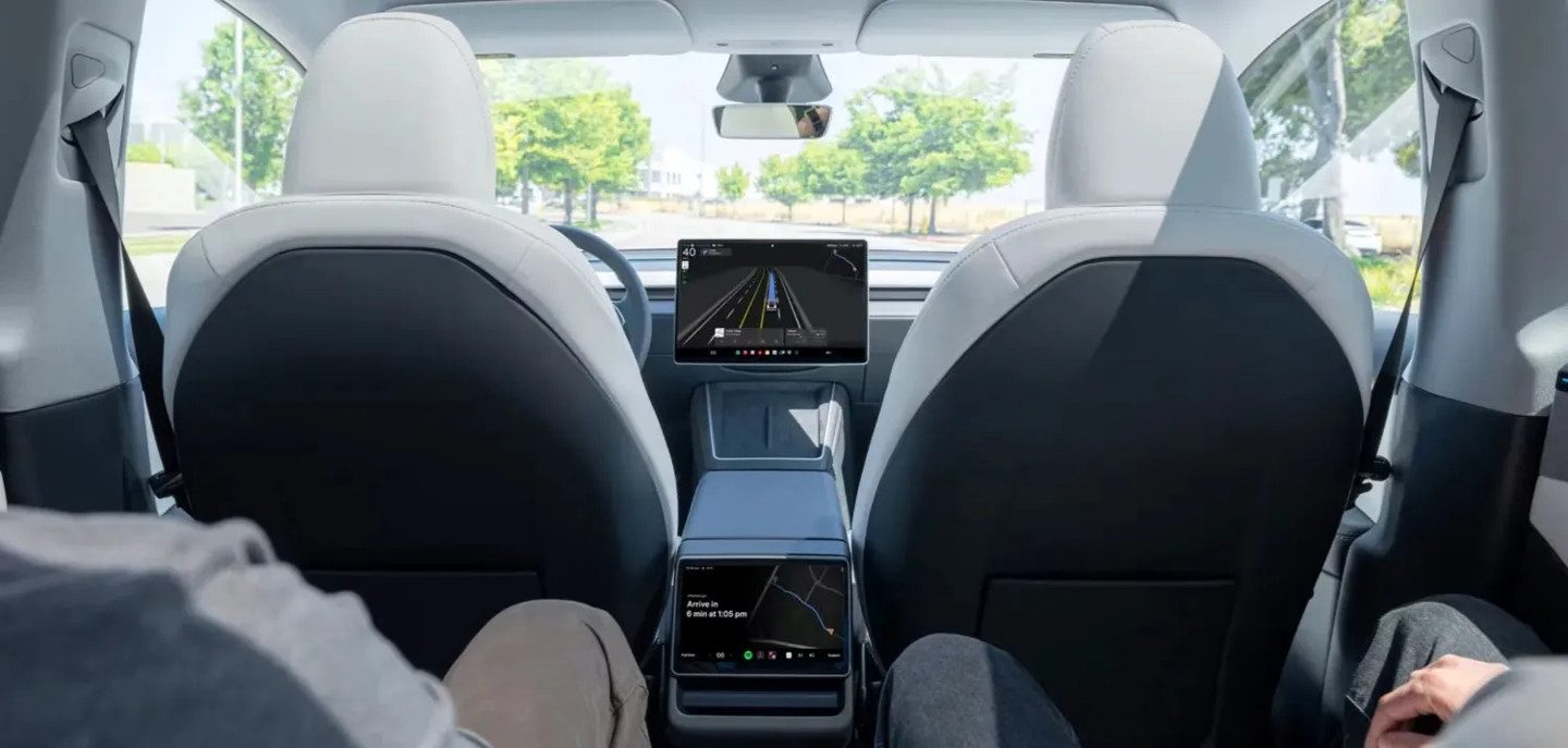 【特斯拉解封17份Robotaxi碰撞报告：首次披露事故细节，多数被追尾