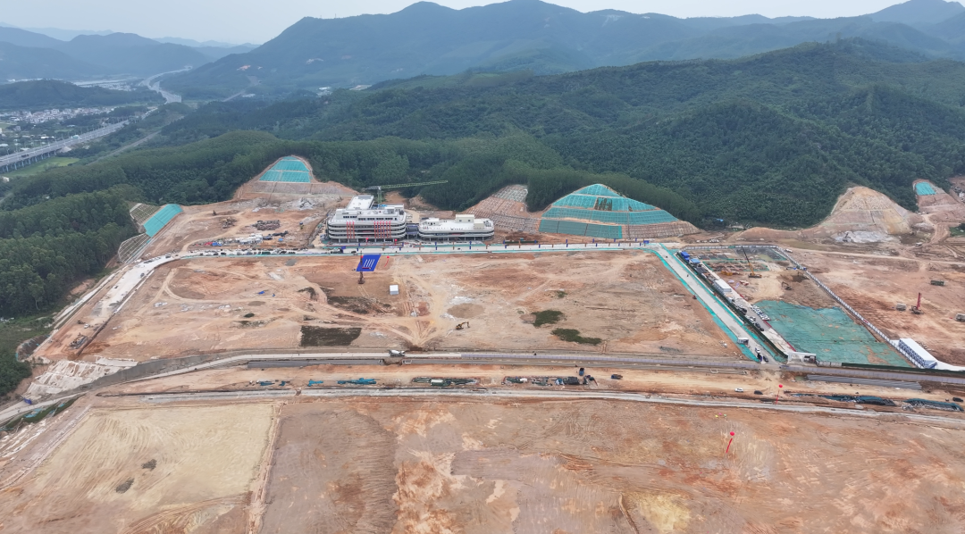 深圳首个高端电子化学品产业园一批项目集中动工