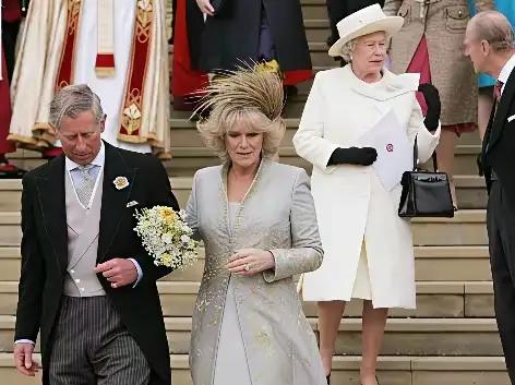 让卡米拉进门，英女王应该挺后悔的！为何？因为这个女人太懂查尔斯，也注重个人野