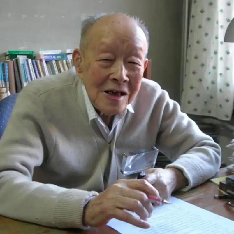 一位中医说："人不要太健康，太健康活不久。也不要太优秀，太优秀你也走不远。凡是长