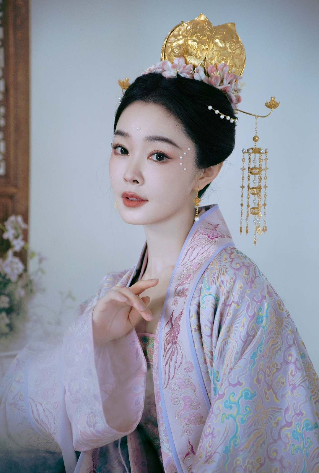 宋轶分享元宵祝福和写真造型～“📸🧩㊗️大家元宵节快乐🏮今天都吃汤圆了吗?