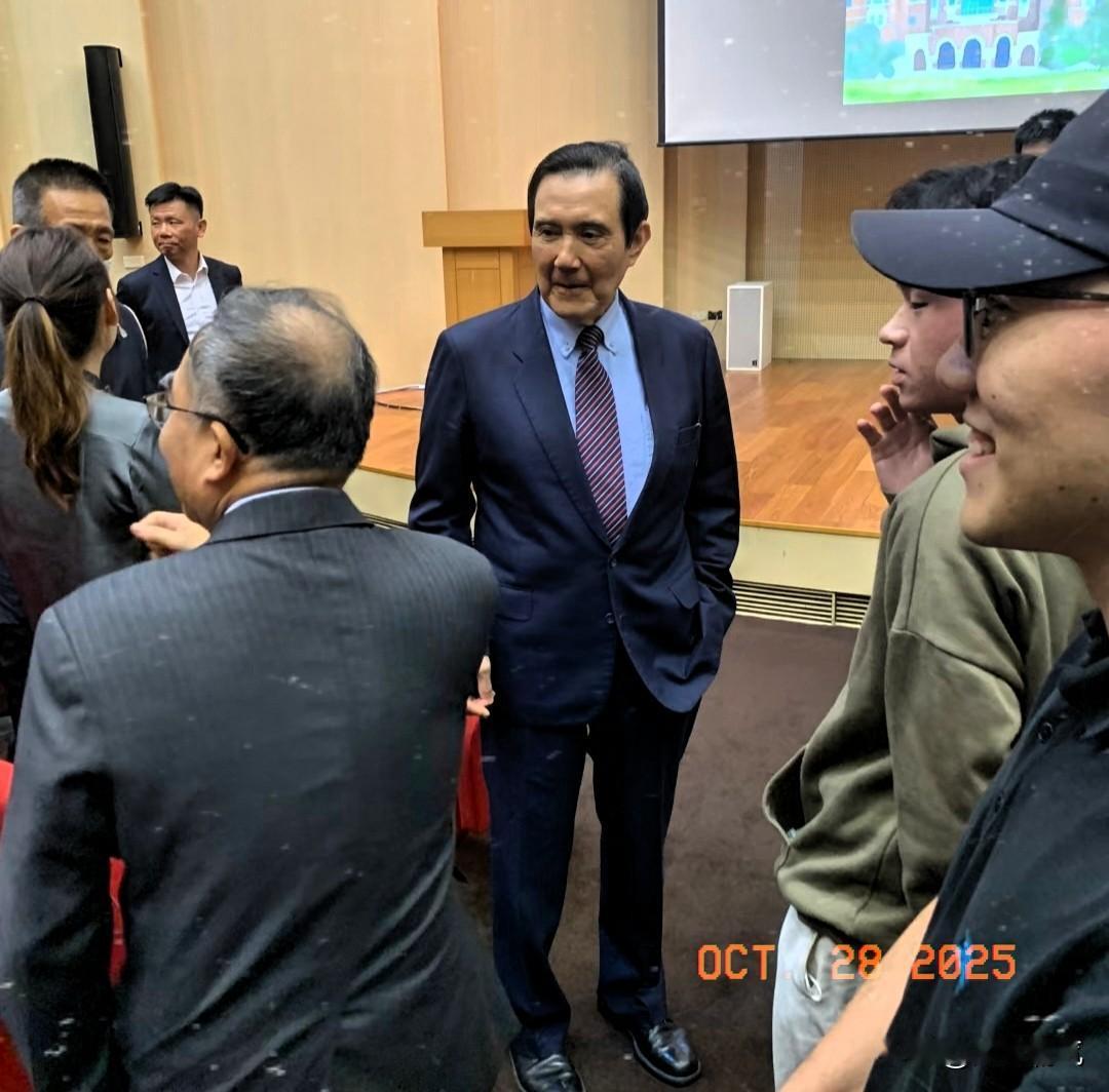 马英九终于袒露心声!近日,岛内出现“马英九暗中支持‘台独’”的不实揣测,他直面质