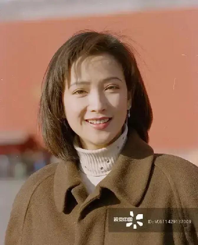 何晴这人有点意思。中国就她一个，把四大名著演全了。西游记的怜怜，三国的小乔，水浒