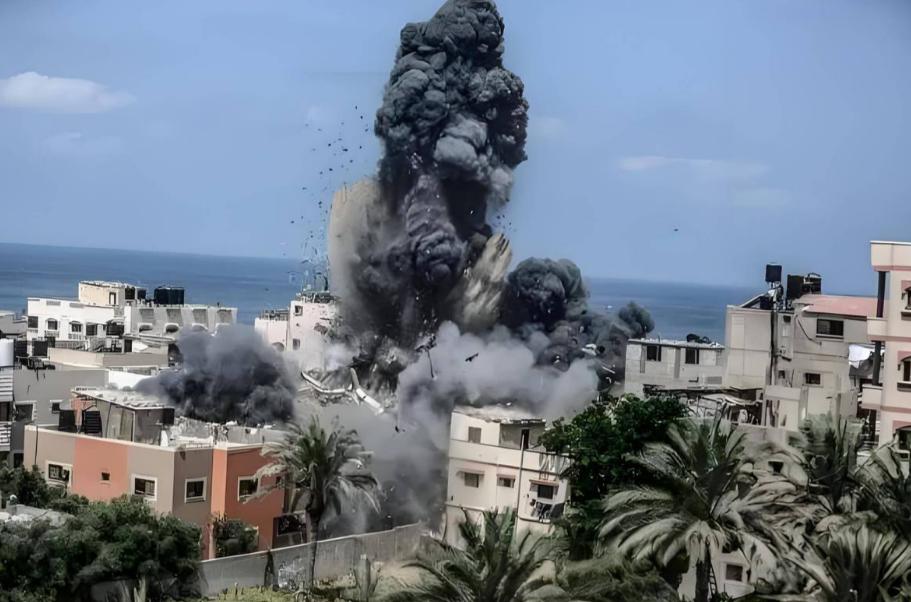 灭国级轰炸正拉开序幕，生死存亡时刻，伊朗总统却已指挥不动军队-德黑兰的天空现