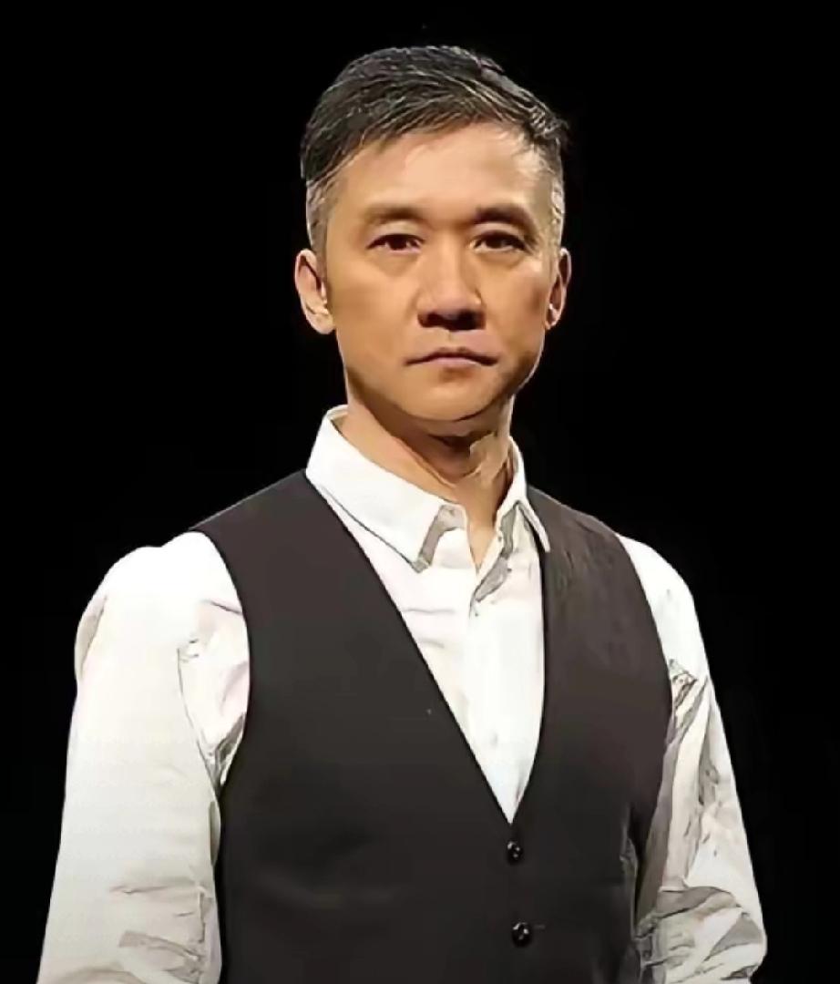 2011年黄志忠净身出户，留千万家产给前妻，却用十几年弥补儿子