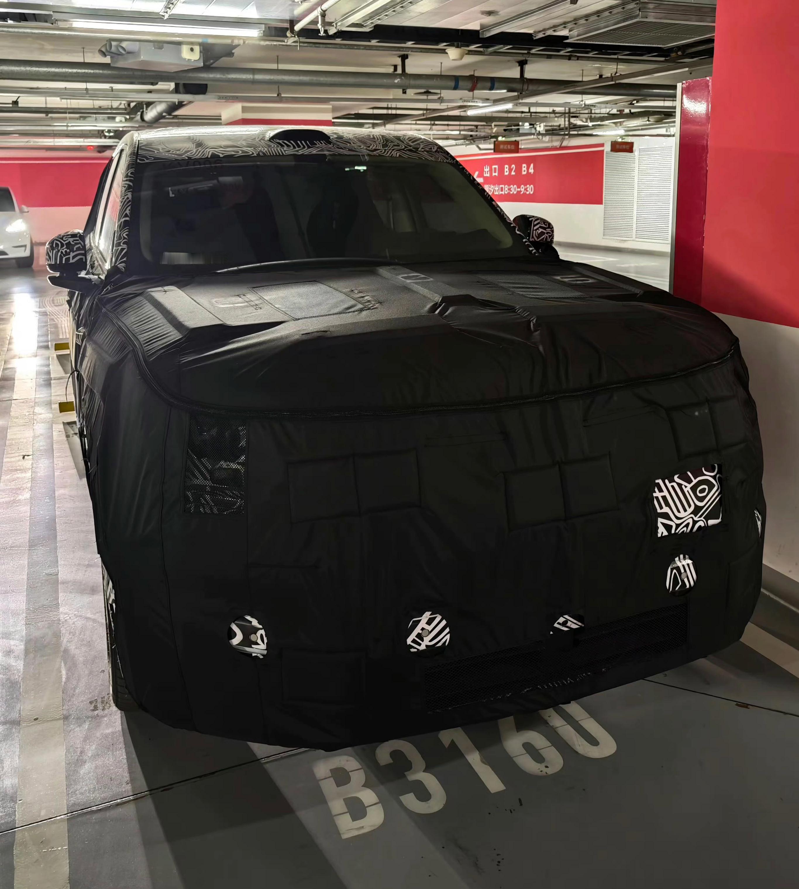 有没有一种可能「YU9」的前后主灯组，是纵向排布